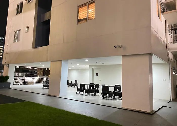 Elegant Bgc With View Apartment